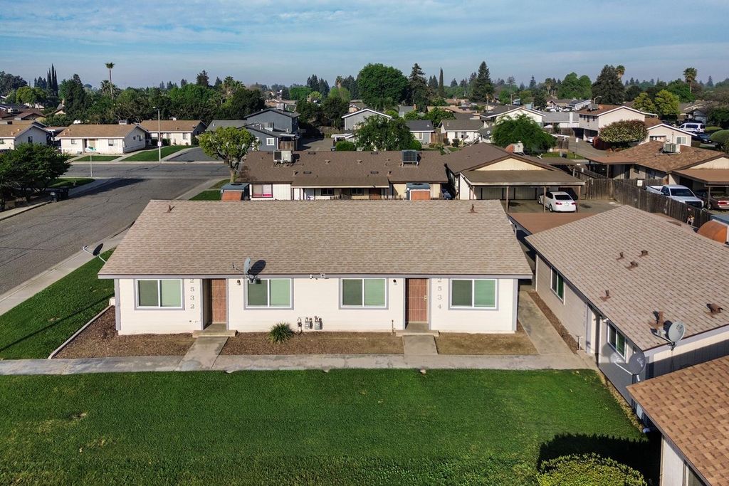 Image 57 of property listing at 2532 W Chestnut, Visalia, CA 93277