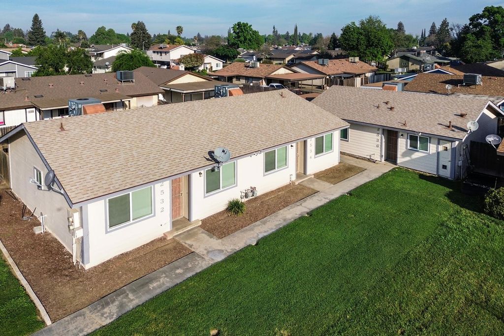 Image 58 of property listing at 2532 W Chestnut, Visalia, CA 93277