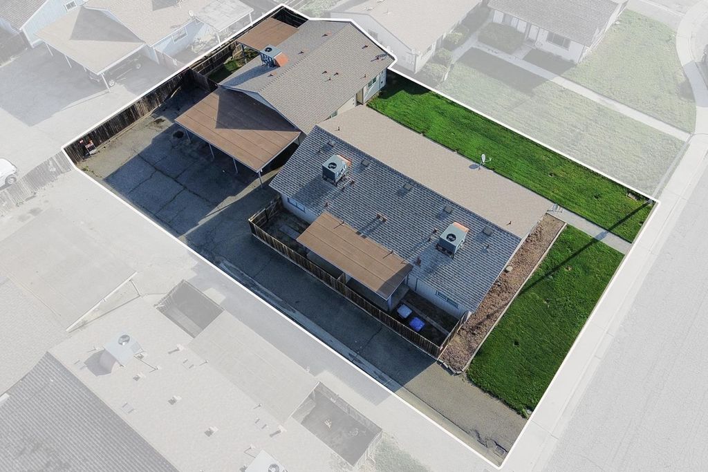 Image 61 of property listing at 2532 W Chestnut, Visalia, CA 93277