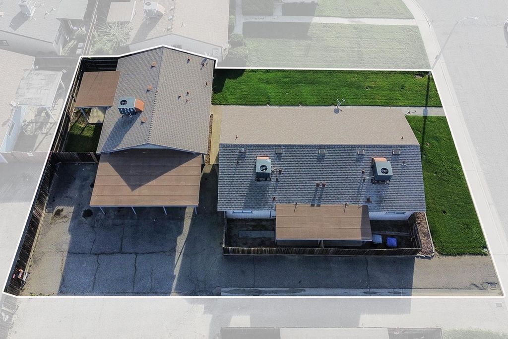 Image 62 of property listing at 2532 W Chestnut, Visalia, CA 93277