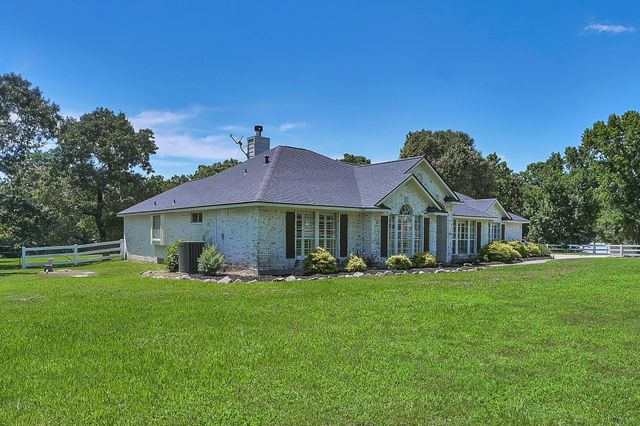 8206 Hills Parkway, Montgomery, TX 77316