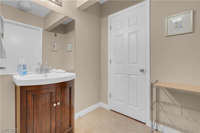 4861 South Torrey Pines Drive 201, Las Vegas, NV 89103