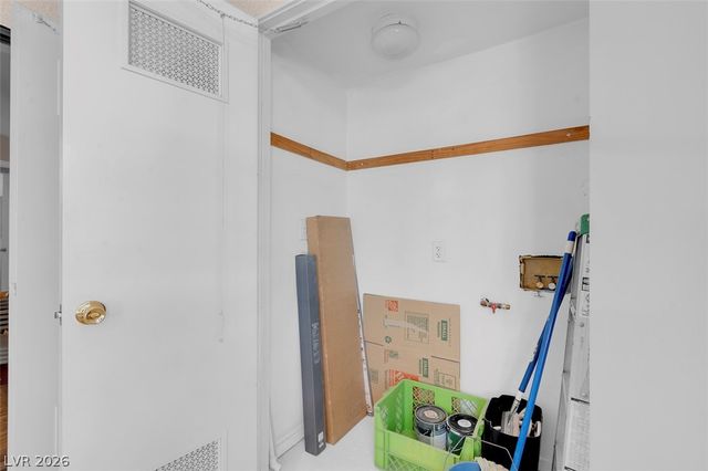 4861 South Torrey Pines Drive 201, Las Vegas, NV 89103