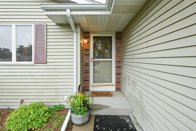 2796 Thomas DRIVE, East Troy, WI 53120