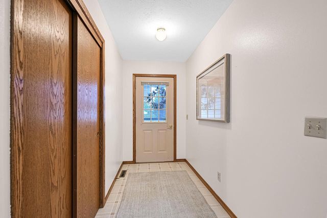 2796 Thomas DRIVE, East Troy, WI 53120