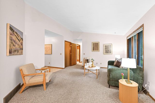 2796 Thomas DRIVE, East Troy, WI 53120