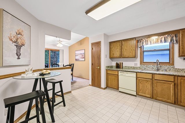 2796 Thomas DRIVE, East Troy, WI 53120