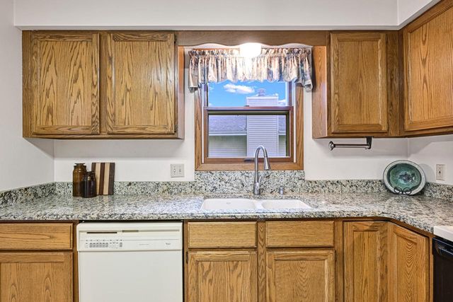 2796 Thomas DRIVE, East Troy, WI 53120
