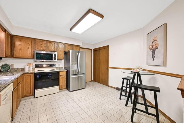 2796 Thomas DRIVE, East Troy, WI 53120