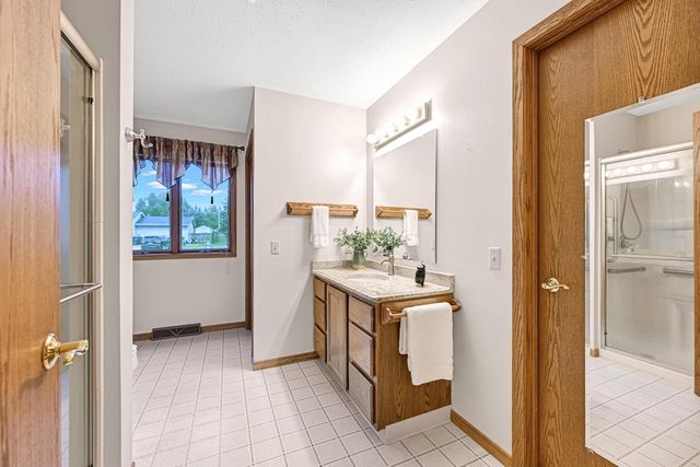 2796 Thomas DRIVE, East Troy, WI 53120