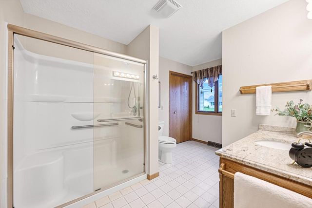2796 Thomas DRIVE, East Troy, WI 53120