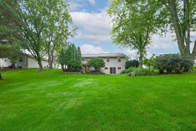 2796 Thomas DRIVE, East Troy, WI 53120