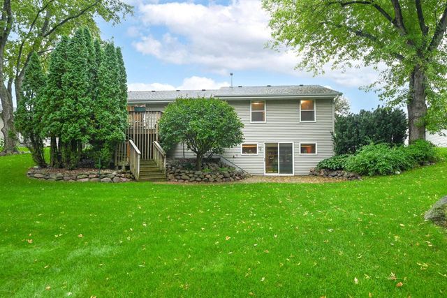 2796 Thomas DRIVE, East Troy, WI 53120