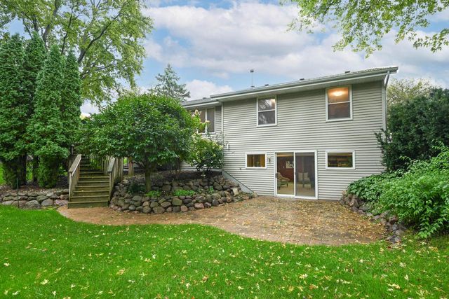 2796 Thomas DRIVE, East Troy, WI 53120