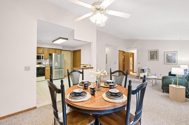 2796 Thomas DRIVE, East Troy, WI 53120