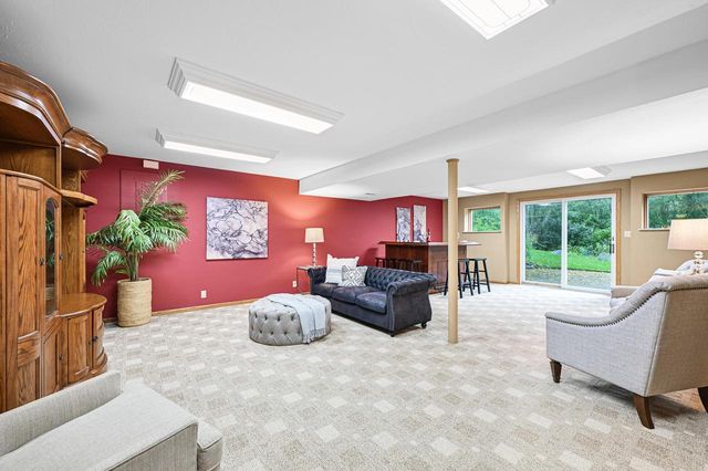 2796 Thomas DRIVE, East Troy, WI 53120
