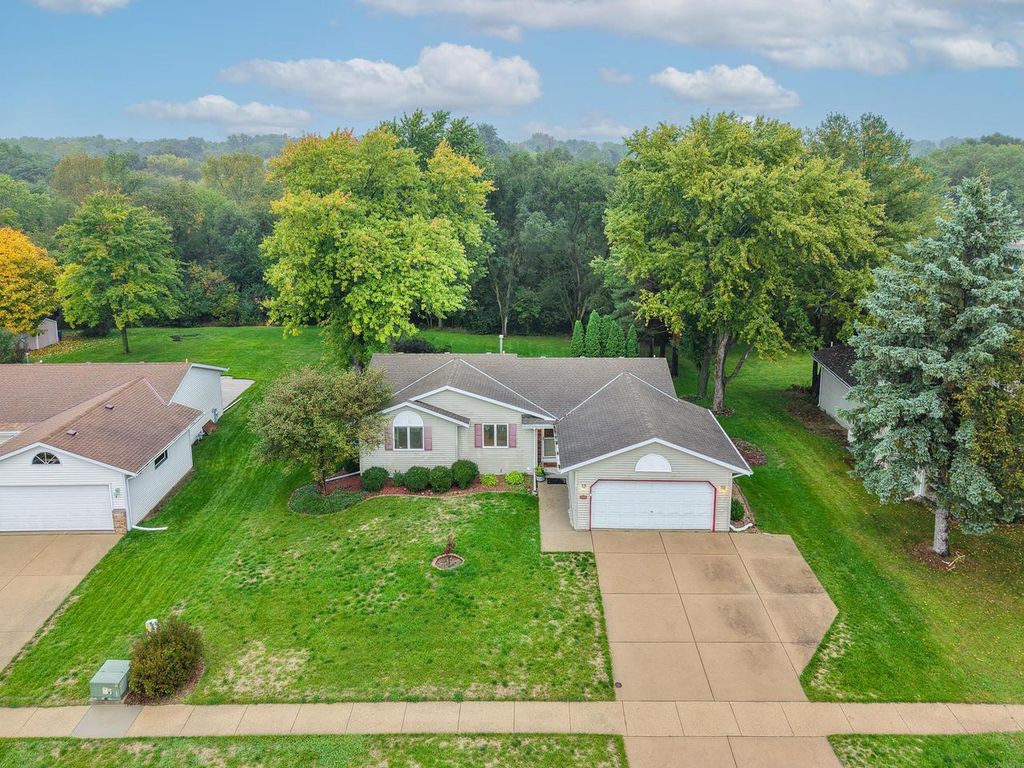 2796 Thomas DRIVE, East Troy, WI 53120