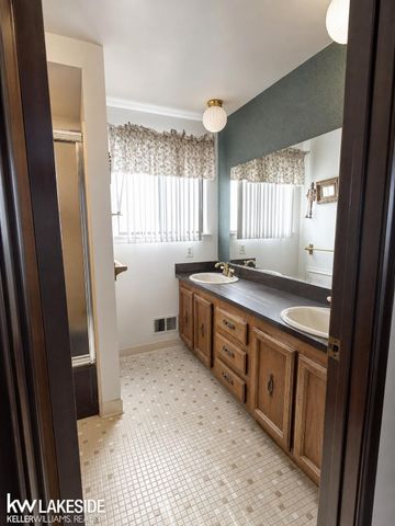47122 Blueridge Drive, Macomb, MI 48044