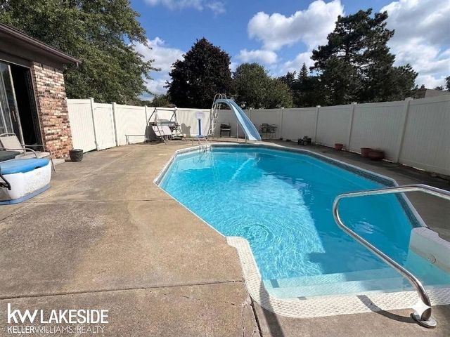 47122 Blueridge Drive, Macomb, MI 48044