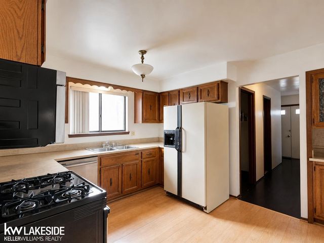 47122 Blueridge Drive, Macomb, MI 48044