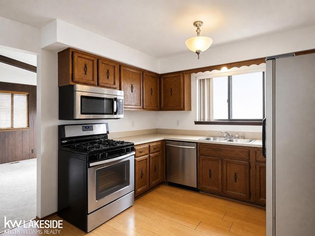 47122 Blueridge Drive, Macomb, MI 48044