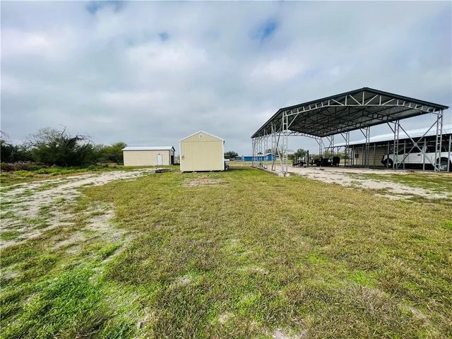 202 County Road 3061, Orange Grove, TX 78372