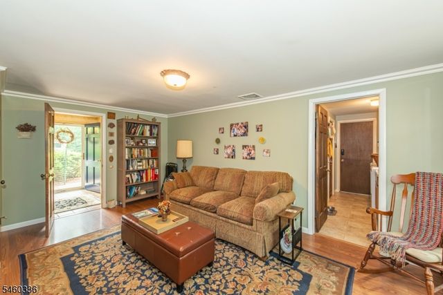 211 Rexland Dr, Boonton Town, NJ 07005