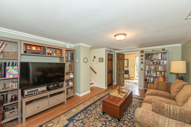 211 Rexland Dr, Boonton Town, NJ 07005