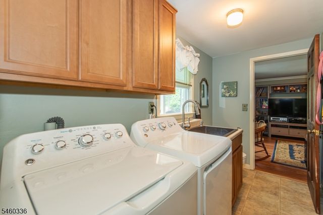 211 Rexland Dr, Boonton Town, NJ 07005