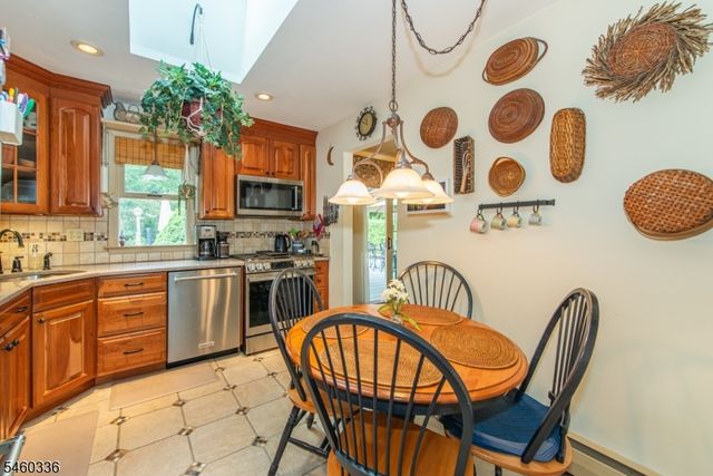 211 Rexland Dr, Boonton Town, NJ 07005