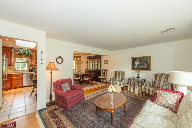 211 Rexland Dr, Boonton Town, NJ 07005