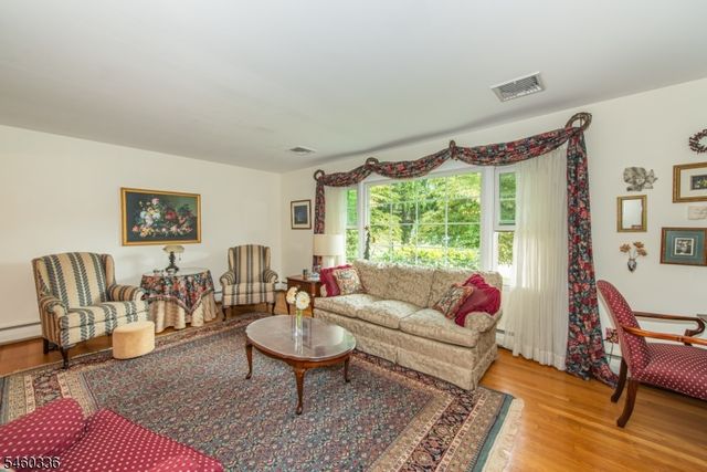 211 Rexland Dr, Boonton Town, NJ 07005