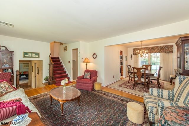 211 Rexland Dr, Boonton Town, NJ 07005