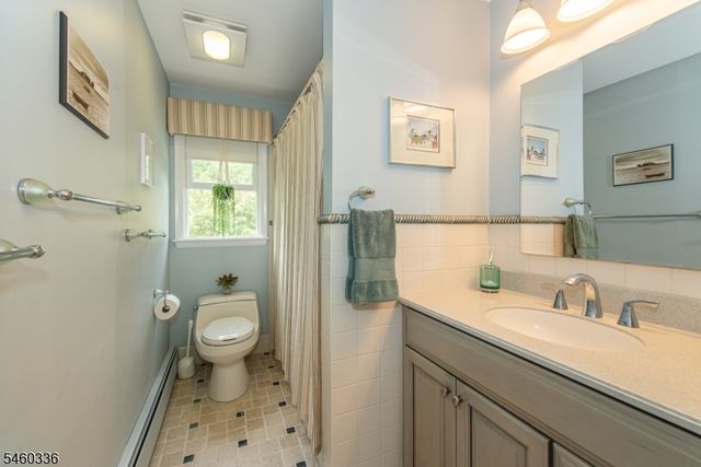211 Rexland Dr, Boonton Town, NJ 07005