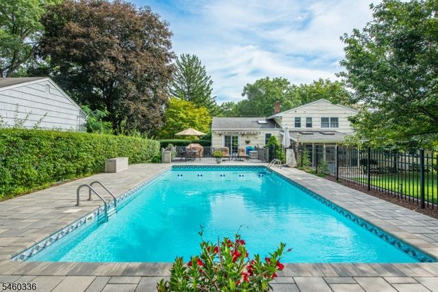 211 Rexland Dr, Boonton Town, NJ 07005