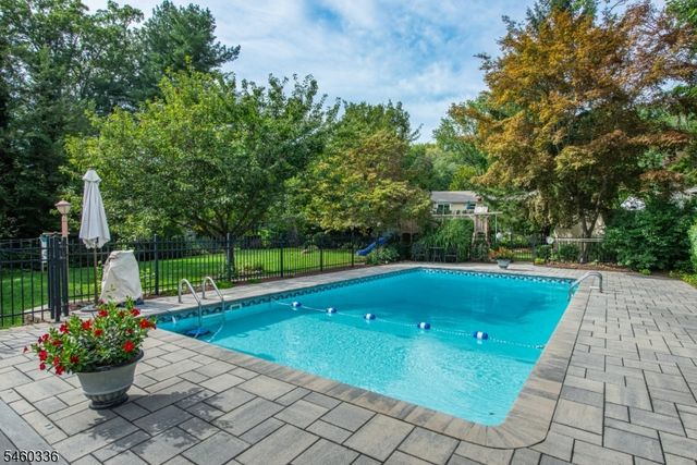 211 Rexland Dr, Boonton Town, NJ 07005