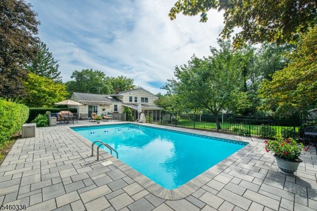211 Rexland Dr, Boonton Town, NJ 07005