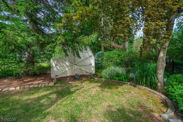 211 Rexland Dr, Boonton Town, NJ 07005