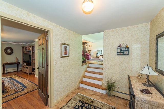 211 Rexland Dr, Boonton Town, NJ 07005