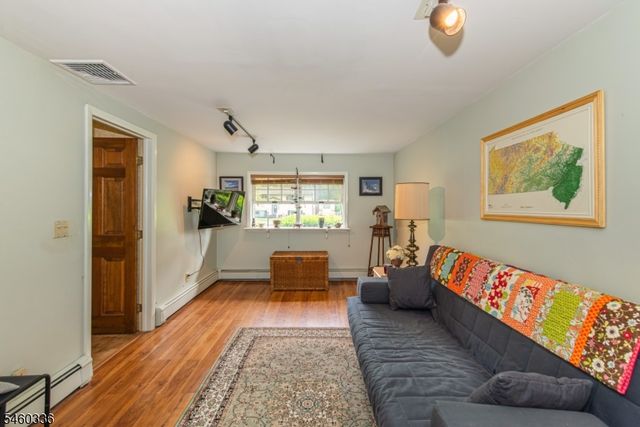 211 Rexland Dr, Boonton Town, NJ 07005