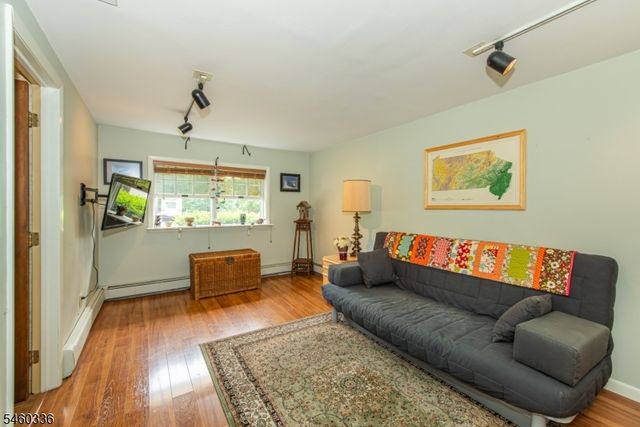211 Rexland Dr, Boonton Town, NJ 07005