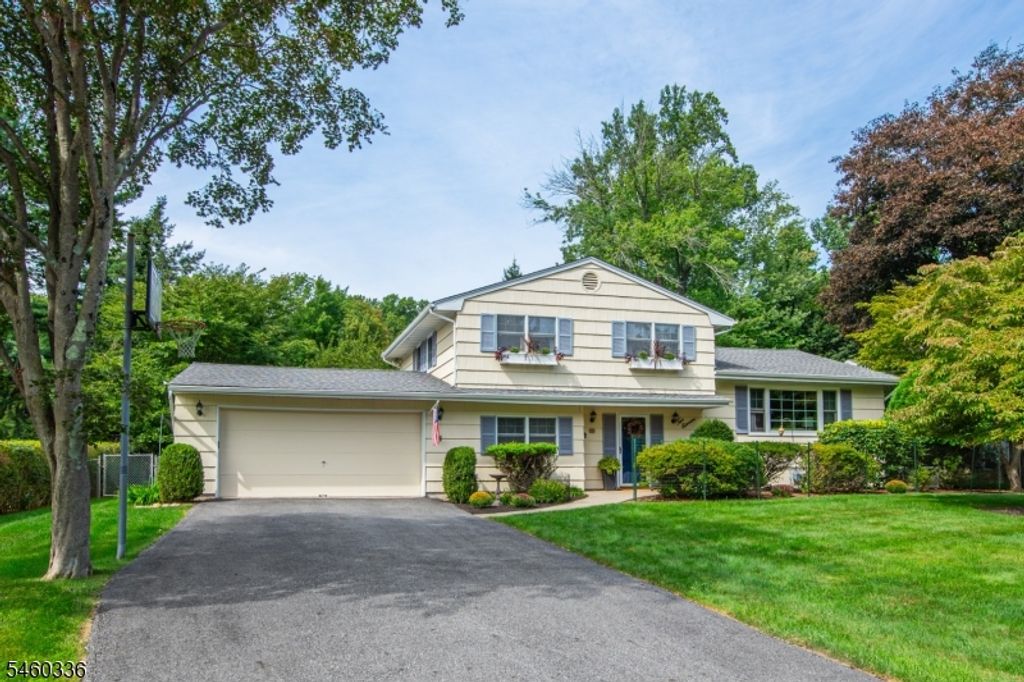 211 Rexland Dr, Boonton Town, NJ 07005