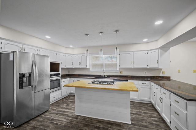 3616 Eagle Valley Court, Greenwood, IN 46143