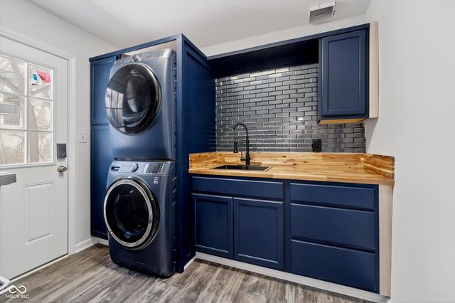 3616 Eagle Valley Court, Greenwood, IN 46143