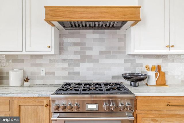 2460 ONTARIO RD NW, Washington, DC 20009