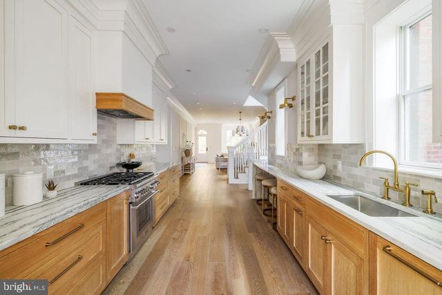 2460 ONTARIO RD NW, Washington, DC 20009