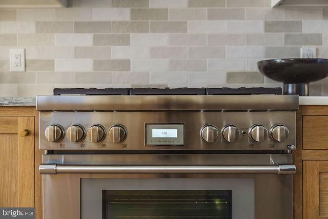 2460 ONTARIO RD NW, Washington, DC 20009