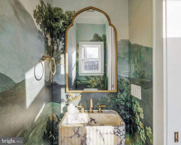 2460 ONTARIO RD NW, Washington, DC 20009