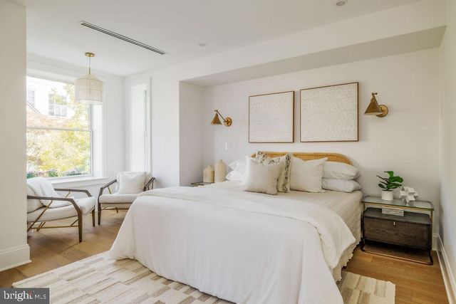 2460 ONTARIO RD NW, Washington, DC 20009