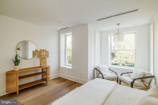 2460 ONTARIO RD NW, Washington, DC 20009